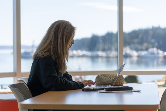 Student studying at Brentwood College School Oceanfront Campus